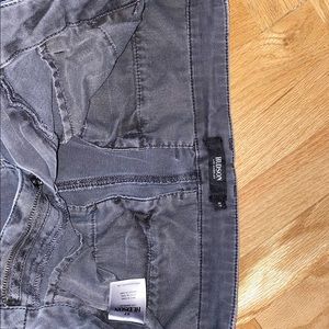 HUDSON LOW RISE STRAIGHT CROPPED CARGO PANTS IN DISTRESSED ONYX